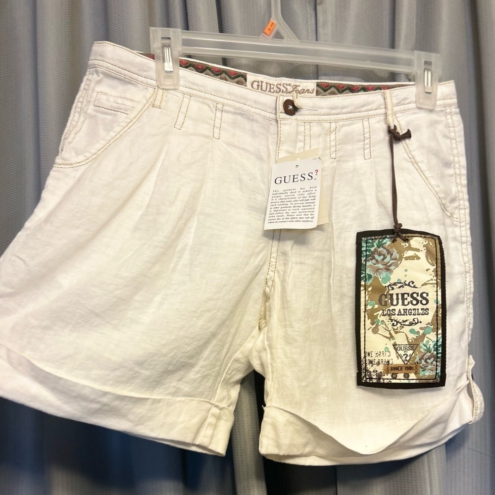 NWT Guess💋 White 100 linen shorts tan stitching 6” inseam 24 waist cuffed 113